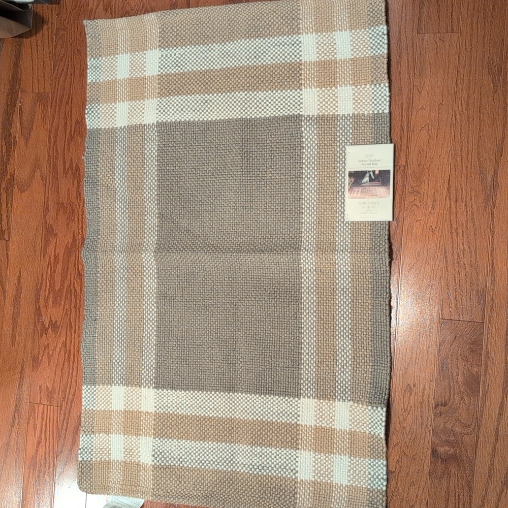 Threshold Indoor/Outdoor Accent Rug Plaid Tan and Greyish Green NWT